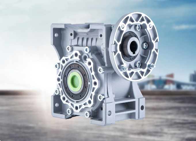 蝸輪減速機在輸送設(shè)備的使用中需要注意什么？